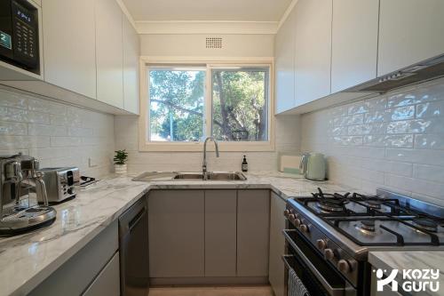 KozyGuru | Mosman | Serene Boutique Apt Retreat - image 14