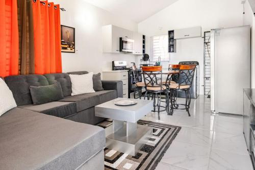 Sunshine Suite in Spanish Town