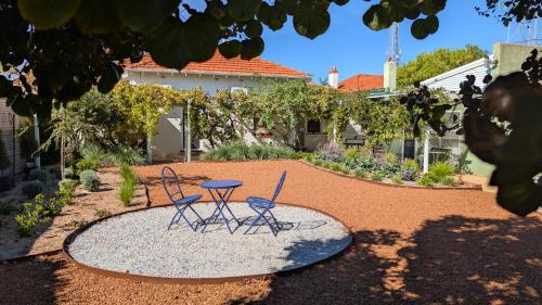 The Merredin Treasury, Heritage House, sleeps 9 in Merredin