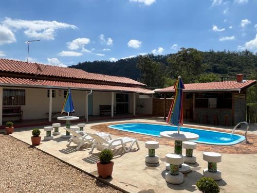 Chácara Barone - Chácara em SerraNegra com piscina, mini golfe, sinuca, Serra Negra