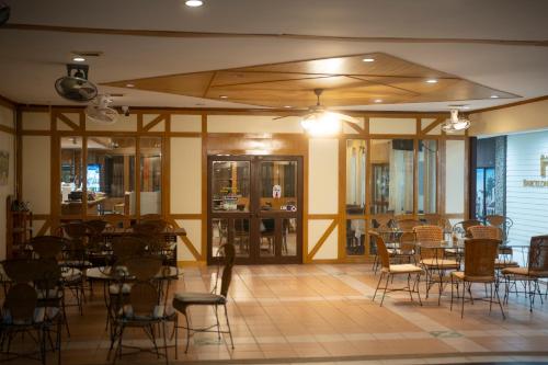 Restaurant, Rayong Royal Residence in Ban Chang