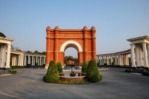 Entrance, Rayong Royal Residence in Ban Chang