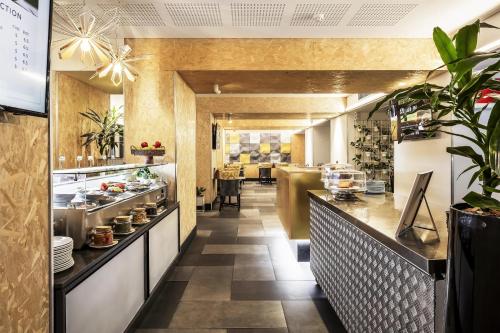 Food and beverages, Metro Hotel Perth in Perth