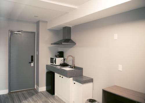 Konyha, Ramada by Wyndham Kirkland Lake in Kirkland Lake (ON)