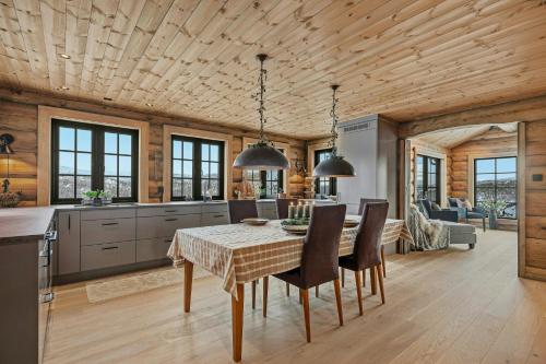 Viesnīcas āriene, Hand-Crafted Cabin In Evardalen Near Hovden in Brokke