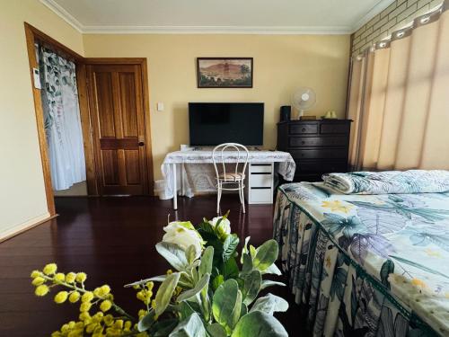 Less pay for master room in Port Adelaide
