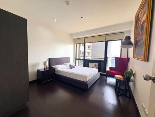 Luxury 3BR Gramercy Makati | 141 sqm | City View with Balcony | Group or  Family Stay | Pet-friendly
