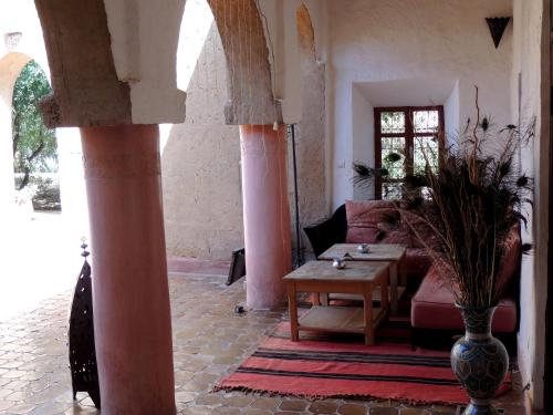 Iekārtas, Dar Qamar in Agdz