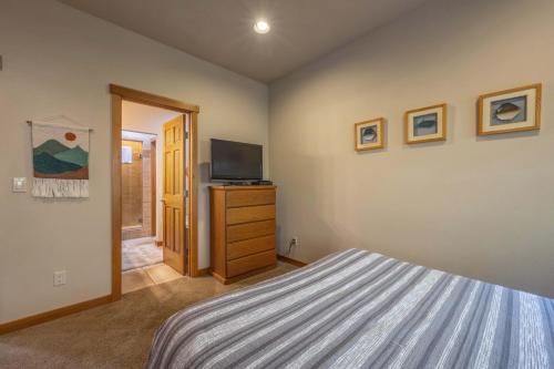 River Scene - Great Views! 30 day minimum required home - image 6