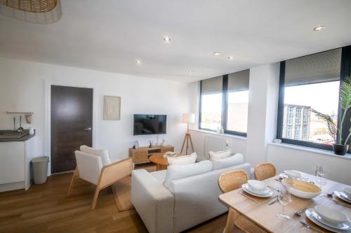 Stay Zeni Alexandra Rise Manchester Two Bed Flat — other in Talbot Road 94, Manchester United Kingdom, M16 0PG