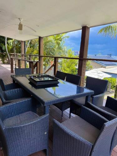 Gold Coast International Student Rooms - Families - Couples- Singles Welcome in Benowa