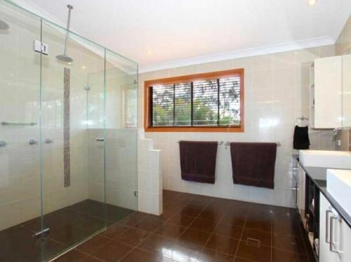 Gold Coast International Student Rooms - Families - Couples- Singles Welcome in Benowa