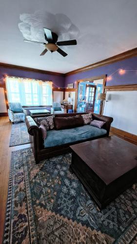 Historic Charm in the Heart of the Finger Lakes home in Dženesī (NY)