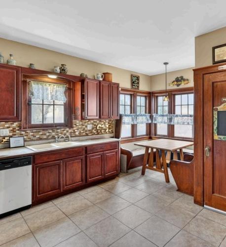 Historic Charm in the Heart of the Finger Lakes home in Dženesī (NY)