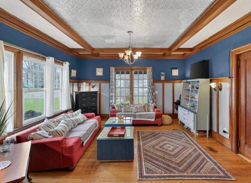 Historic Charm in the Heart of the Finger Lakes home in Dženesī (NY)