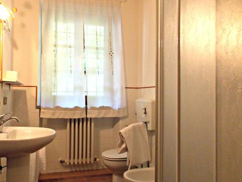 Two-Bedroom House image 2