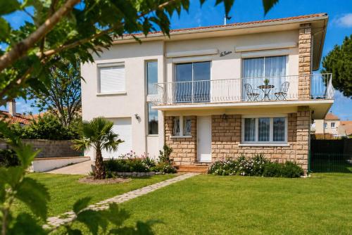 Villa climatisée, proche mer, 2 grands appartements indépendants, parking, WIFI