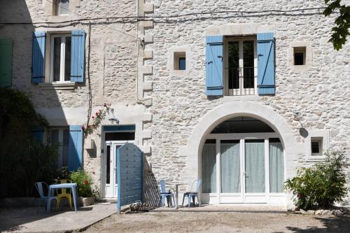 Gîte Les cyprès de l'ile – khách sạn tại Ile de la Barthelasse