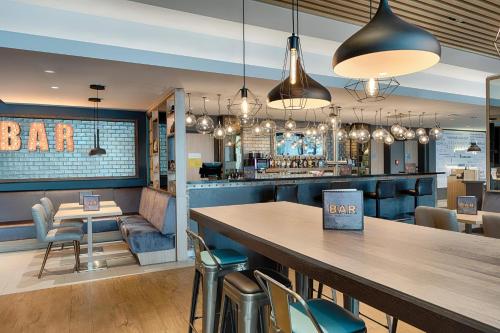 Premier Inn Frankfurt Westend - image 11