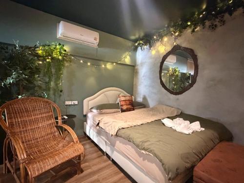 room detail thumbnail 2