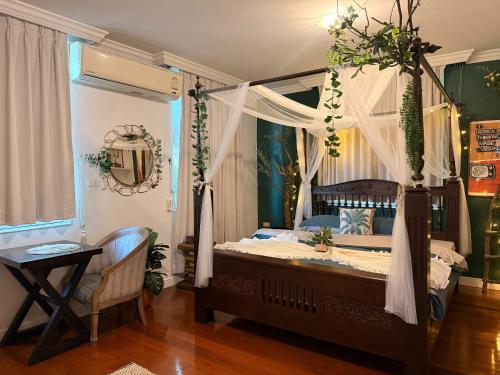 room detail thumbnail 1