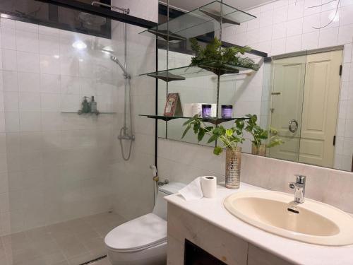 The Oasis on 8 Cozy Homestay & Café