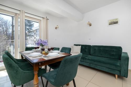 Przestronne Apartamenty w Zakopanem z Parkingiem by Noclegi Renters - image 2