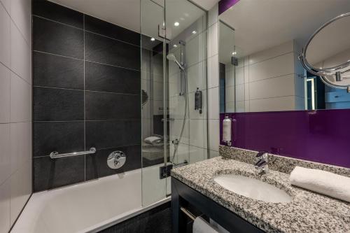 Premier Inn Berlin Alexanderplatz - image 25