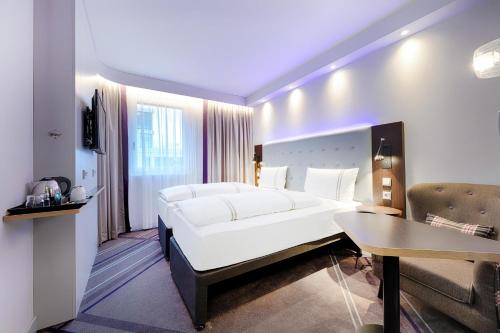 Premier Inn Berlin Kurfürstendamm - image 14