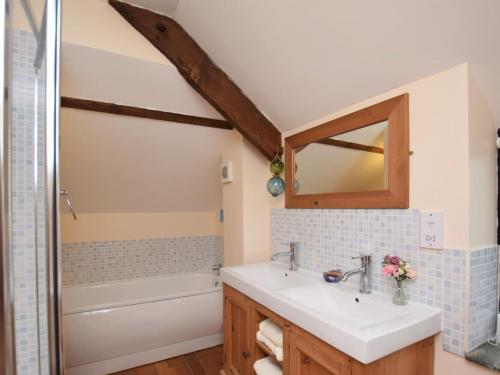 Iekārtas, 2 Bed in Beaworthy oc-hifox in Shebbear