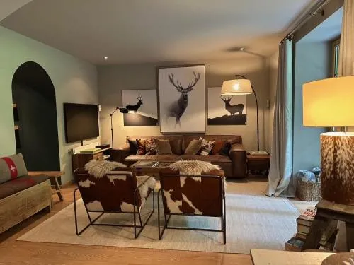 Modern Garden Chalet APT With SPA and Pool in Chateau-dOex, Schweiz