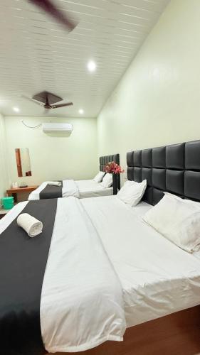 Hotel Blessing Inn & Restaurant - image 2