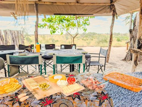 Food and beverages, Camp Naledi - Exclusive Safari Tented Lodge with River View I Full Board I Natural Plunge Pools I Fr in Ngwala