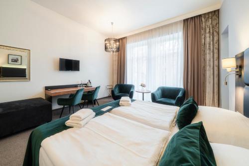 Hotel Noir - 5