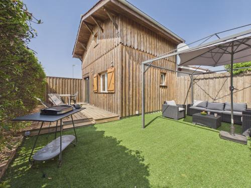 Chalet 700m de la mer, ideal 2 adultes 2 enfants