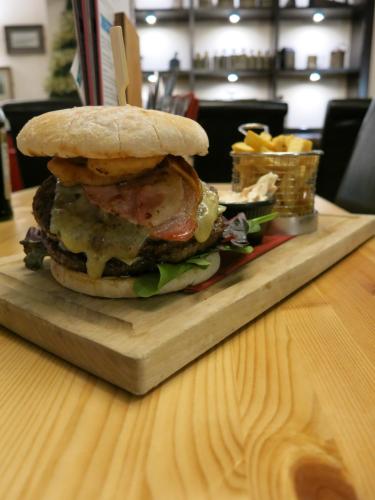 Hunters Lodge Inn - image 13