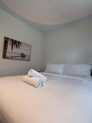 Chic Waterfront Stay with Prime Sydney Access - image 6