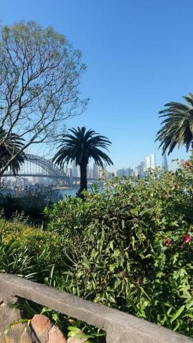 Chic Waterfront Stay with Prime Sydney Access - image 2