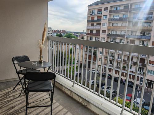 Cozy 1-bedroom apartment with balcony & parking, 5 minutes from the train station, near Paris - Location saisonnière - Juvisy-sur-Orge