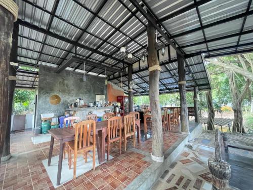 Restaurant, Moonlit Garden Koh Chang in Dan Kao
