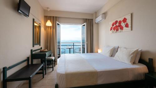 Camera twin, comfort, vista parziale sul mare, 3 letti