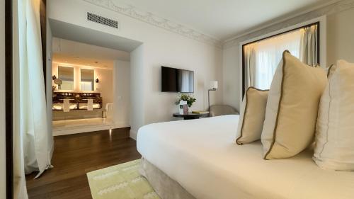1 king bed, 2 twin beds