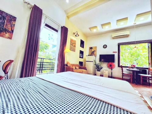Big Balcony Studio I Step My Khe Beach I Night Market I AC I Washer I Kitchen - image 3