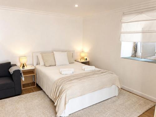 Modern Studio with Private Patio near Cascais and Sintra gîte à louer Manique de Baixo