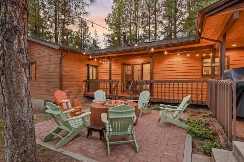 Lunas Lighthouse Fun Snowbowl Cabin Firepit Pool Table Arcade Games – khách sạn tại Flagstaff