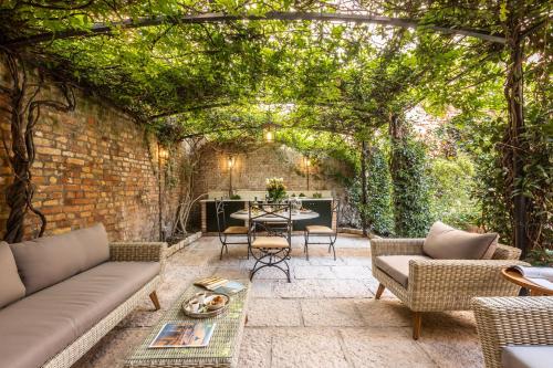 La Baruffa Private House with Garden in Dorsoduro - image 2