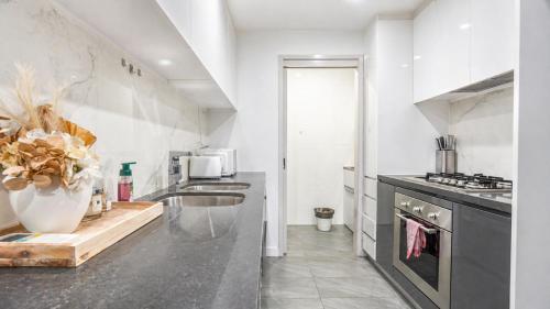 Waterloo 2BR 2BA Pool, Parking, Near Green Sq in Waterloo