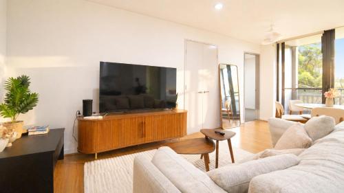 Waterloo 2BR 2BA Pool, Parking, Near Green Sq in Waterloo