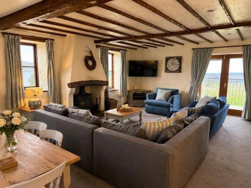 Viesnīcas āriene, Mill Barn, Castle Carrock, dogs welcome, hot tub with countryside and reservoir views in Castle Carrock