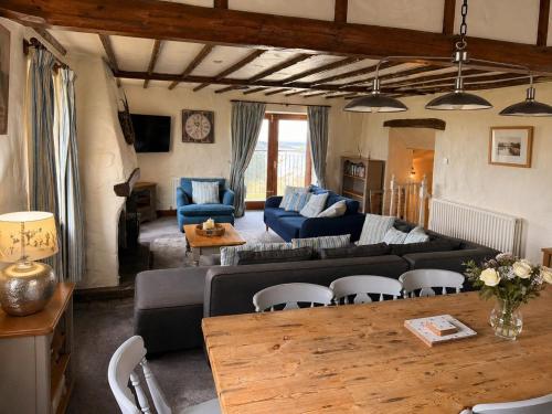 Viesnīcas āriene, Mill Barn, Castle Carrock, dogs welcome, hot tub with countryside and reservoir views in Castle Carrock